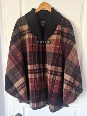 RACHEL Rachel Roy Black, Burgundy & Cream Plaid Cape